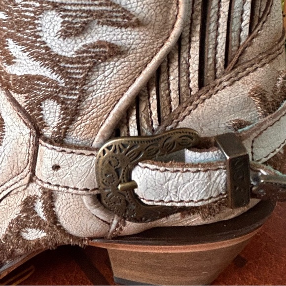 Corral Distressed Beige-Brown Bristle C4108 - Picture 6 of 8